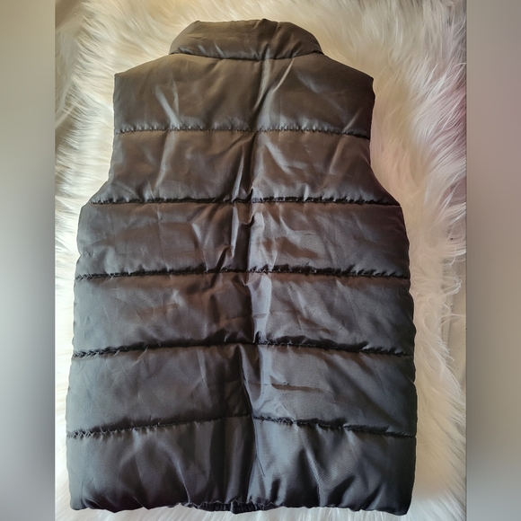 Puma Kids Black Puffer Vest, Size 6 - Picture 2 of 4